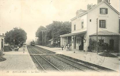 CPA FRANCE 77  "Bois le Roi, la gare" / TRAIN