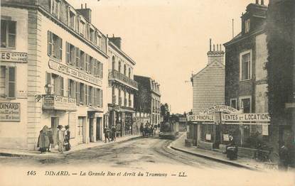 CPA FRANCE 35 "Dinard, la grande rue et arrêt du Tramway"