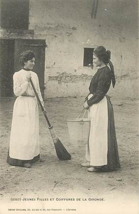 CPA FRANCE 33 "Jeunes filles et coiffures de la Gironde"