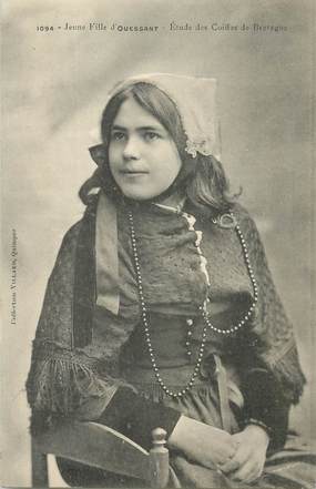 CPA FRANCE 29 "Jeune fille d'Ouessant, Coiffe de Bretagne"