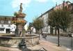 / CPSM FRANCE 68 "Sainte Marie aux Mines, place Foch, fontaine de la jeune fille"