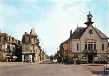 / CPSM FRANCE 70 "Saint Sauveur, la mairie, rue Aristide Briand"