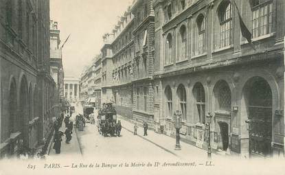     CPA FRANCE 75002 "Paris, la rue de la Banque et la mairie"