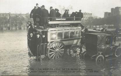 CPA  FRANCE 75007 "Paris, la grande crue de la Seine, 1910, omnibus à l'Esplanade des Invalides"