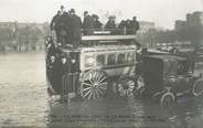 75 Pari CPA  FRANCE 75007 "Paris, la grande crue de la Seine, 1910, omnibus à l'Esplanade des Invalides"