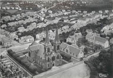 / CPSM FRANCE 71 "Le Creusot, vue aérienne, église Saint Henri et son quartier"