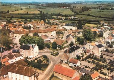 / CPSM FRANCE 71 "Issy l'Evêque, vue aérienne sur le bourg"