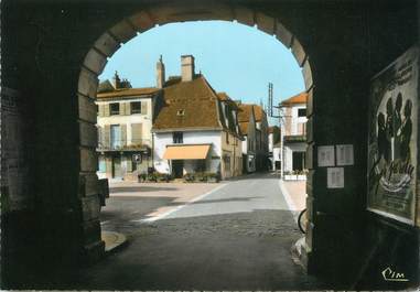 / CPSM FRANCE 71 "Louhans, place de l'hôtel de ville"