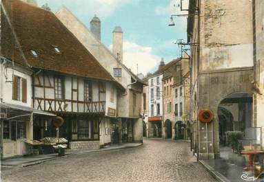 / CPSM FRANCE 71 "Louhans, entrée de la ville, maison de bois et les arcades"