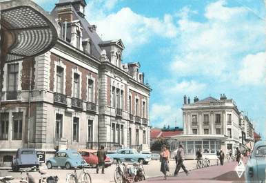 / CPSM FRANCE 71 "Montceau les Mines, place de l'hôtel de ville"