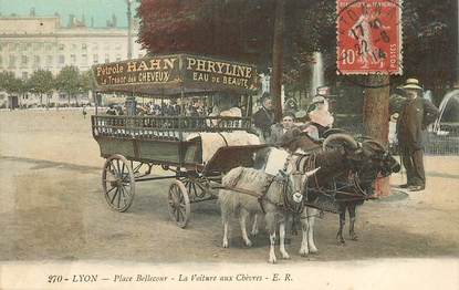 CPA FRANCE 69 "Lyon, Place Bellecour, la voiture aux chèvres"