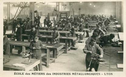     CPA FRANCE 69 "Lyon, Ecole des Métiers des Industries métallurgiques"