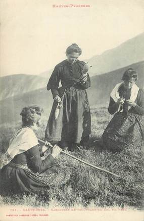 CPA FRANCE 65 "Cauterets, gardeuse de troupeaux au col de Riou"