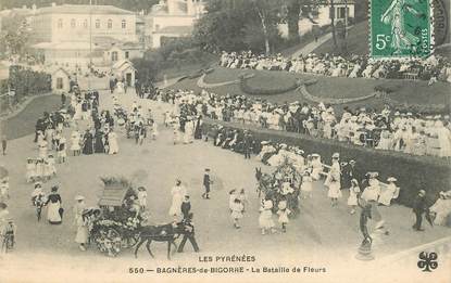 CPA FRANCE 65 "Bagnères de Bigorre, la bataille de fleurs"