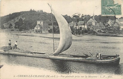 CPA FRANCE 49 "Chenillé Changé, vue prise sur la Mayenne" / PENICHE