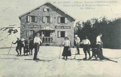  CPA FRANCE 38 "Env. d'Uriage les Bains, skieurs au Chalet du Recoin de Chamrousse"
