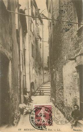  CPA  FRANCE 06 "Menton, une vieille rue"