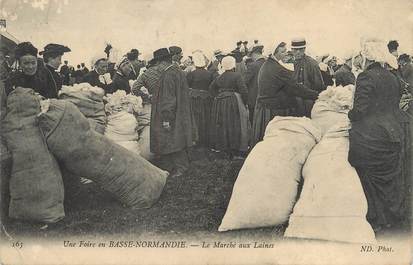 / CPA FRANCE 50 "Une foire en Basse Normandie, le marché aux Laines"