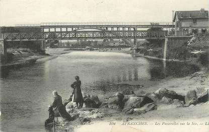 / CPA FRANCE 50 "Avranches, les passerelles sur la Sée"