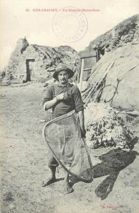 / CPA FRANCE 50 "Iles Chausey, un pêcjeur Blainvillais"