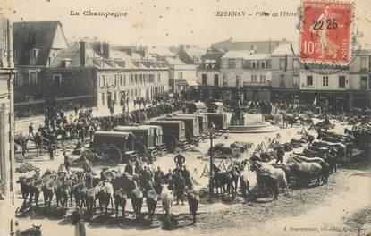 / CPA FRANCE 51 "Epernay, place de l'hôtel de ville"