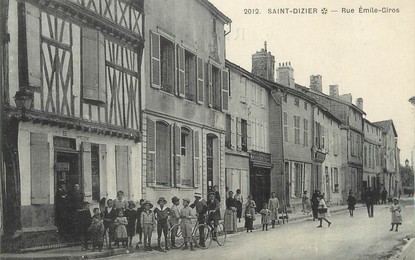 / CPA FRANCE 52 "Saint Dizier, rue Emile Giros"