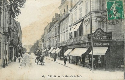 / CPA FRANCE 53 "Laval, la rue de la Paix "