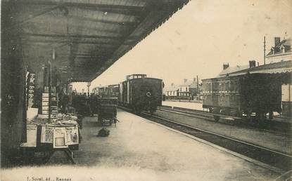 / CPA FRANCE 53 "Laval, la gare" / TRAIN