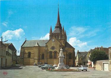 / CPSM FRANCE 72 "Fresnay sur Sarthe, place de la République"