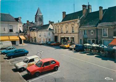 / CPSM FRANCE 72 "Le Lude, la place et l'église"