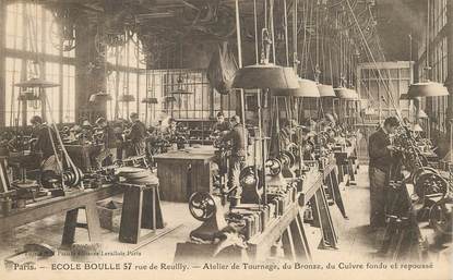  CPA FRANCE 75012 "Paris, Ecole Boulle, rue de Reuilly, atelier de tournage du bronze et du cuivre"