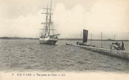 / CPA FRANCE 56 "Ile d'Arz, vue prise du port"