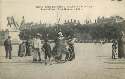 CPA INDOCHINE / Exposition internationale de Lyon 1914, Pousses pousses Place Bellecour