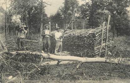 / CPA FRANCE 58 "En morvan, mise en motte de l'écorce"