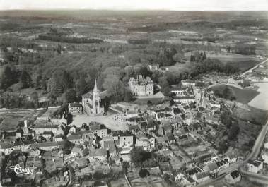 / CPSM FRANCE 72 "Montfort le Rotrou, l'église et le château, vue aérienne"