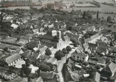 / CPSM FRANCE 72 "Souligné, vue aérienne, l'église et la place"