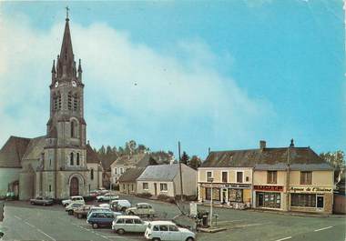 / CPSM FRANCE 72 "Saint Mars La brière, la place de l'église"