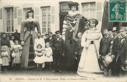 / CPA FRANCE 59 "Douai, enfants de Mr et mme Gayant"