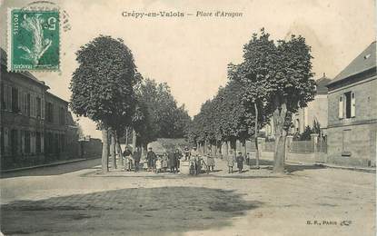 / CPA FRANCE 60 "Crépy en Valois, Place d'Aragon"