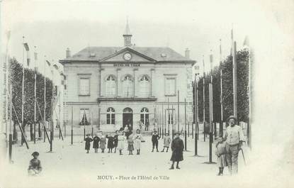 / CPA FRANCE 60 "Mouy, place de l'hôtel de ville"