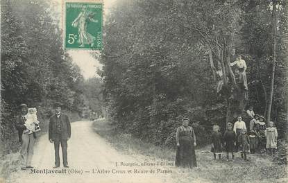 / CPA FRANCE 60 "Montjavoult, l'arbre creux et route de Parnes"