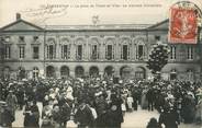 61 Orne / CPA FRANCE 61 "Argentan, la place de l'hôtel de ville, le morceau d'ensemble"