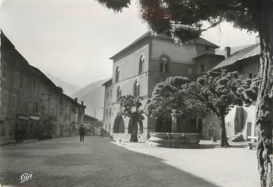 / CPSM FRANCE 73 "Albertville, la place de la maison rouge et la vieille fontaine"