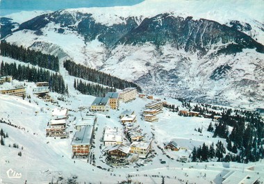 / CPSM FRANCE 73 "Courchevel , vue aérienne, quartier du Plantret"