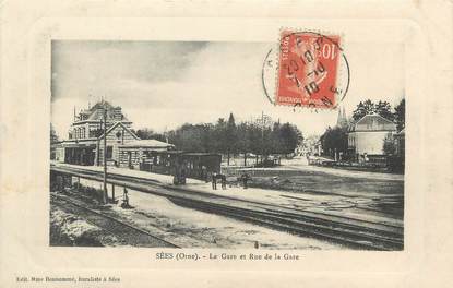 / CPA FRANCE 61 "Sees, la gare et rue de la gare"