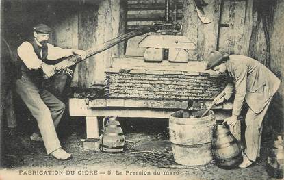 / CPA FRANCE 61 "Fabrication du cidre, la pression du marc"