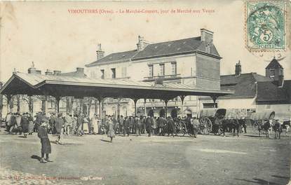 / CPA FRANCE 61 "Vimoutiers, le marché couvert, jour de marché aux veaux"