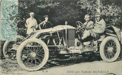 CPA AUTOMOBILE / Sisz sur Voiture Renault