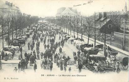 / CPA FRANCE 62 "Arras, le marché aux chevaux"