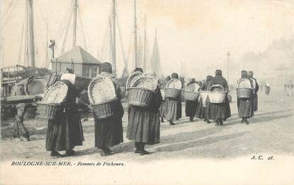 / CPA FRANCE 62 "Boulogne sur Mer, femmes de pêcheurs"